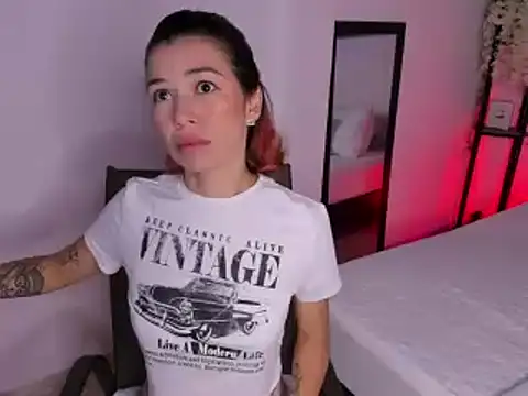 selene boyer online show from 10/08/25, 04:51