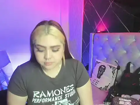 im bunny   online show from 11/28/25, 11:21