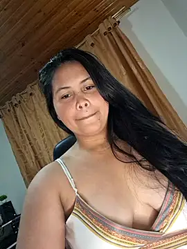 Snapshot of Alessandraa- chatting on 07/11/26, 02:45 Alessandraa- online show from 07/11/26, 02:45