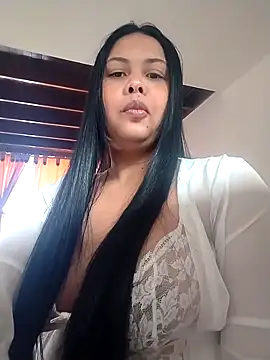 Snapshot of Alessandraa- chatting on 06/12/26, 02:15 Alessandraa- online show from 06/12/26, 02:15