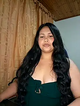 Snapshot of Alessandraa- chatting on 07/19/26, 05:27 Alessandraa- online show from 07/19/26, 05:27