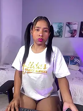 SophieW1 online show from 11/06/25, 12:20