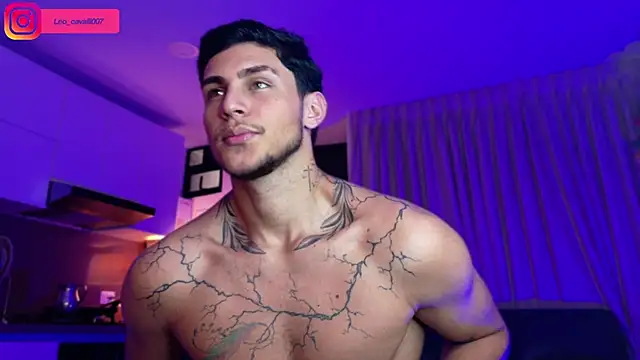 Snapshot of LeoCavalli_ chatting on 09/17/25, 04:20 LeoCavalli  online show from 09/17/25, 04:20