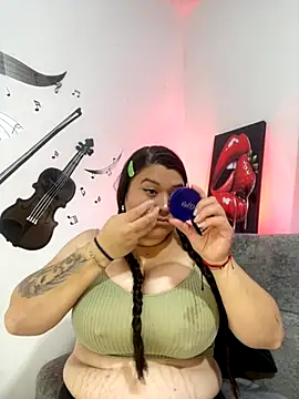 Snapshot of SafiroFer chatting on 10/15/25, 09:01 SafiroFer online show from 10/15/25, 09:01
