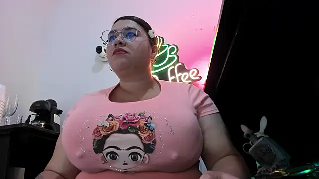 Snapshot of SafiroFer chatting on 09/18/25, 08:56 SafiroFer online show from 09/18/25, 08:56