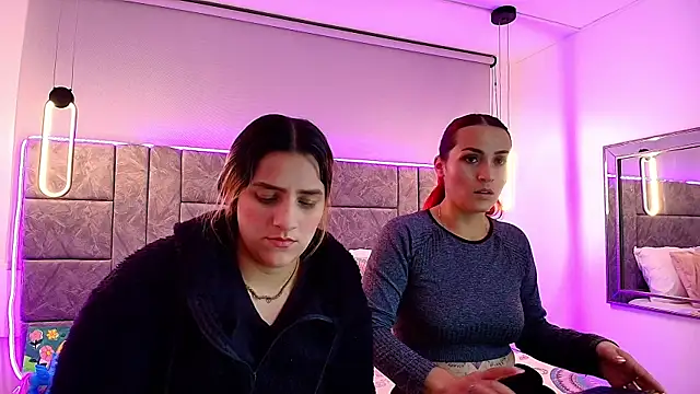 Snapshot of Dakota_Megan_69 chatting on 12/19/25, 03:47 Dakota Megan 69 online show from 12/19/25, 03:47