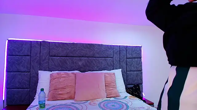 Snapshot of Dakota_Megan_69 chatting on 02/13/26, 02:17 Dakota Megan 69 online show from 02/13/26, 02:17