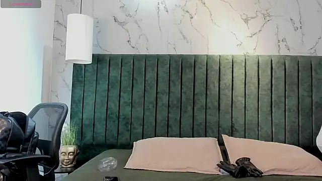 MrJustin  online show from 12/18/25, 08:12