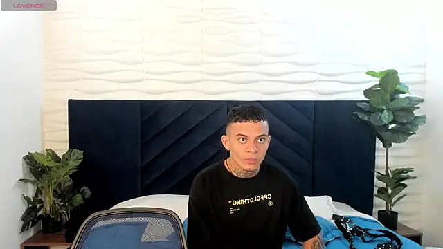 MrJustin  online show from 12/05/25, 08:06