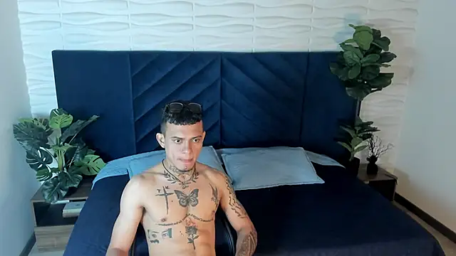 MrJustin  online show from 11/28/25, 07:47