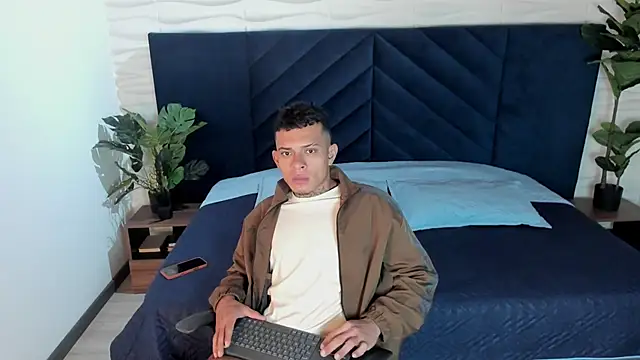 MrJustin  online show from 09/14/25, 08:09