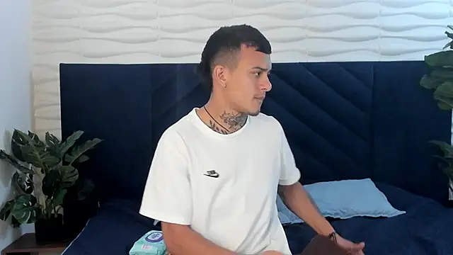 MrJustin  online show from 12/14/25, 08:36