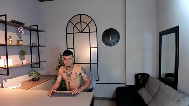 MrJustin  online show from 10/20/25, 08:09