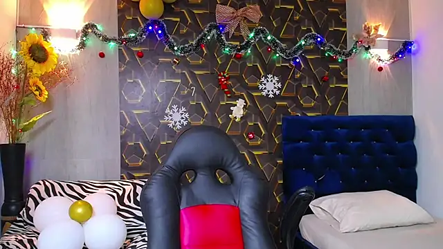 miss leidy  online show from 11/16/25, 03:55