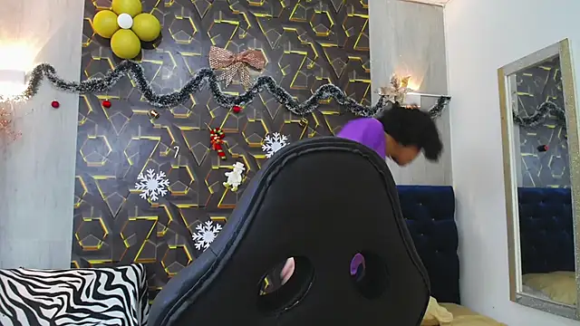 miss leidy  online show from 12/02/25, 02:45