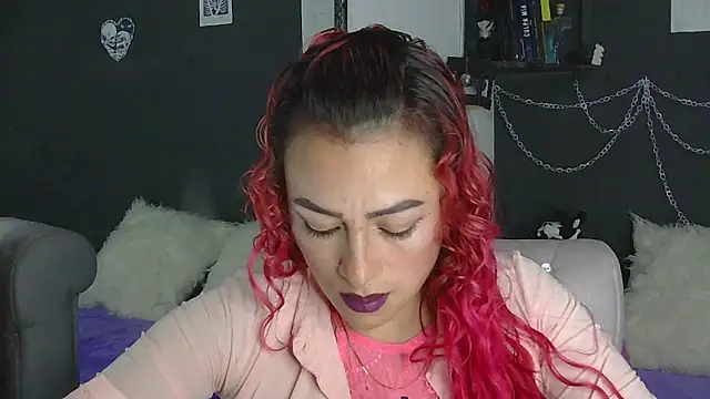 Snapshot of MeganBrown4 chatting on 05/01/26, 08:58 MeganBrown4 online show from 05/01/26, 08:58
