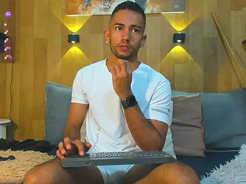 Snapshot of MaicolParker_ chatting on 03/29/26, 03:35 MaicolParker online show from 03/29/26, 03:35