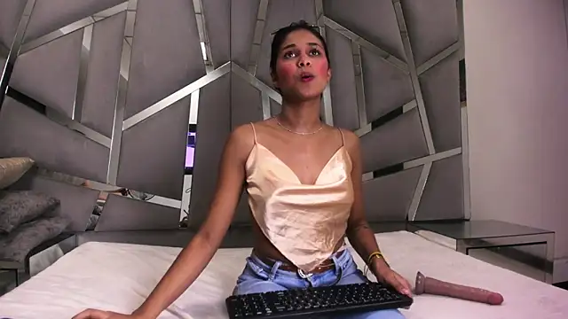 Snapshot of Amaia_Sophia chatting on 11/30/25, 09:15 Amaia Sophia online show from 11/30/25, 09:15