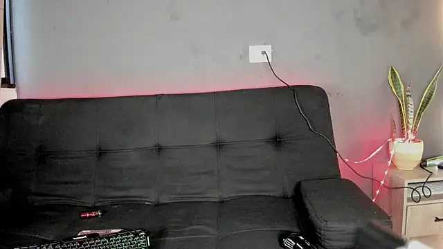 Luna sophya online show from 11/28/25, 12:05