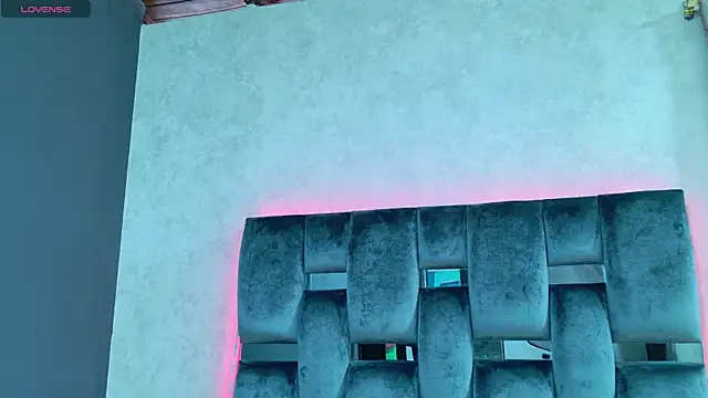 Luna sophya online show from 10/07/25, 11:44