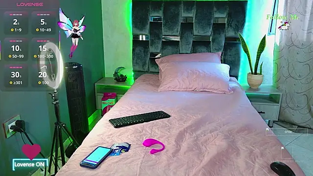 Luna sophya online show from 10/26/25, 07:47