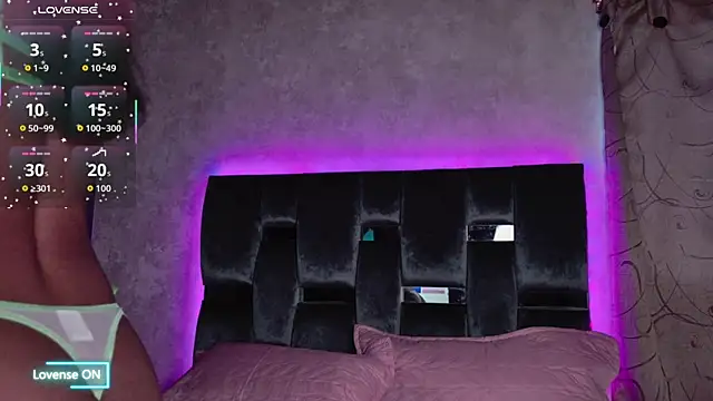 Luna sophya online show from 10/02/25, 11:57