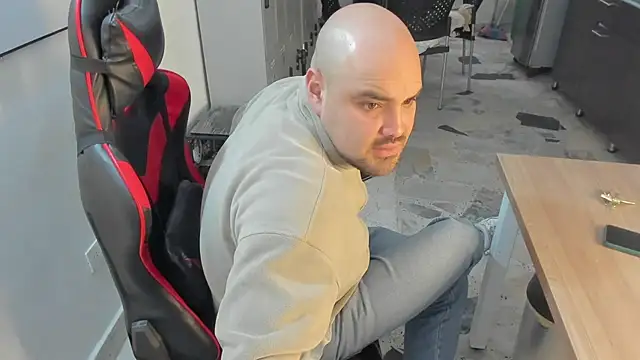 ElianCrow online show from 11/28/25, 09:48