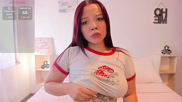 Snapshot of Natalia__Miller chatting on 09/22/25, 01:39 Natalia Miller online show from 09/22/25, 01:39