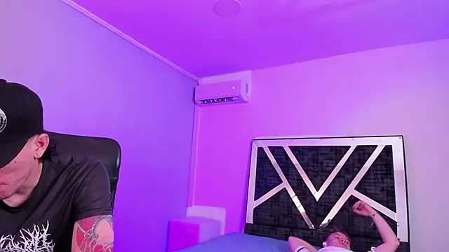 Snapshot of Handsomeboyss19 chatting on 02/05/26, 01:56 Handsomeboyss19 online show from 02/05/26, 01:56