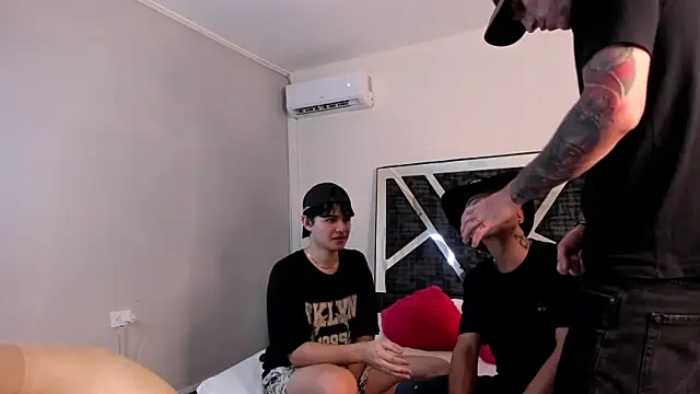 Handsomeboyss19 online show from 10/08/25, 02:24