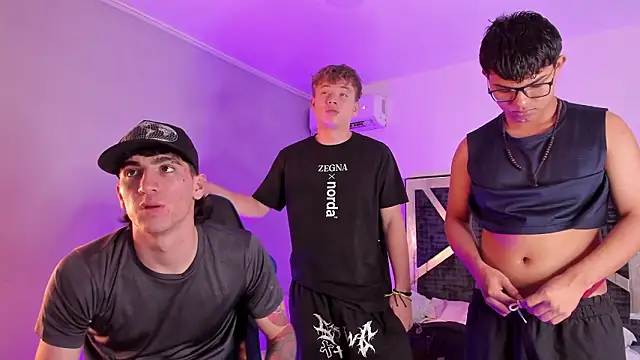 Snapshot of Handsomeboyss19 chatting on 02/13/26, 02:33 Handsomeboyss19 online show from 02/13/26, 02:33