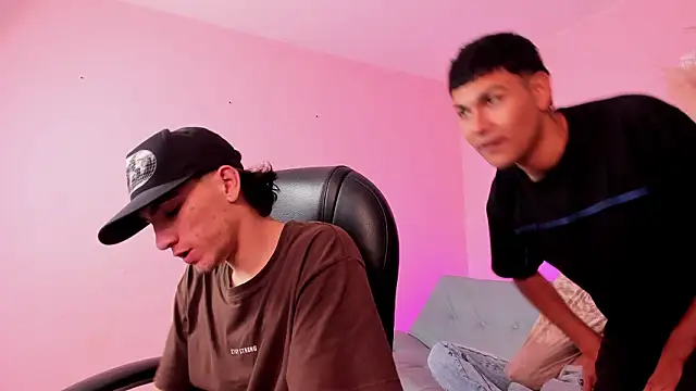 Snapshot of Handsomeboyss19 chatting on 02/04/26, 01:55 Handsomeboyss19 online show from 02/04/26, 01:55