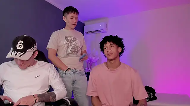 Handsomeboyss19 online show from 07/10/26, 08:31
