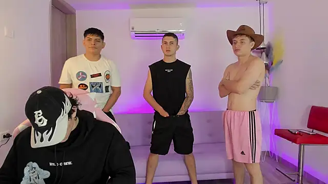 Snapshot of Handsomeboyss19 chatting on 11/18/25, 01:43 Handsomeboyss19 online show from 11/18/25, 01:43