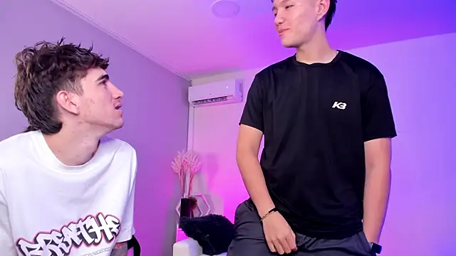 Handsomeboyss19 online show from 04/24/26, 08:55