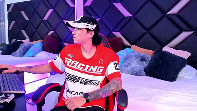 Handsomeboyss19 online show from 10/18/25, 02:35