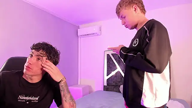 Snapshot of Handsomeboyss19 chatting on 02/10/26, 03:05 Handsomeboyss19 online show from 02/10/26, 03:05