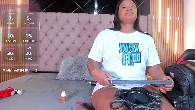 Emily Brown18 online show from 10/21/25, 03:50