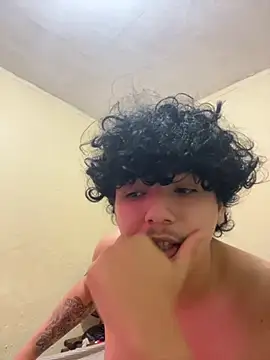 Snapshot of Casal-foda_braba chatting on 11/05/25, 12:25 Casal-foda braba online show from 11/05/25, 12:25