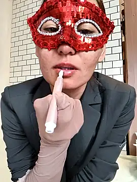 Luu-Lii777 online show from 04/13/26, 07:01