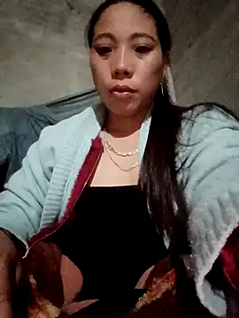 Snapshot of Phuong_xxx chatting on 12/14/25, 03:06 Phuong xxx online show from 12/14/25, 03:06