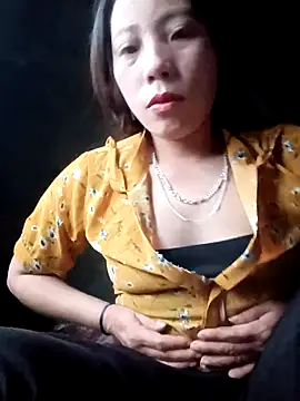 Snapshot of Phuong_xxx chatting on 12/14/25, 12:17 Phuong xxx online show from 12/14/25, 12:17