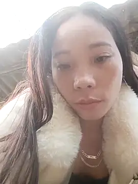 Snapshot of Phuong_xxx chatting on 12/18/25, 09:36 Phuong xxx online show from 12/18/25, 09:36