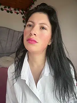 Mia salinass online show from 06/12/26, 05:43