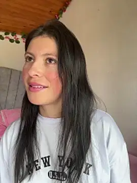 Mia salinass online show from 12/17/25, 05:51