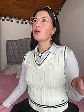 Mia salinass online show from 11/13/25, 05:28