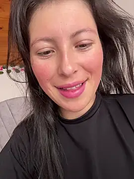 Mia salinass online show from 12/04/25, 05:23