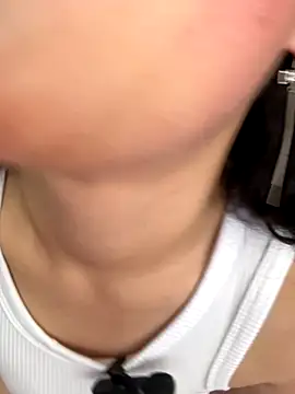 Mia salinass online show from 10/15/25, 05:32