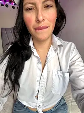 Mia salinass online show from 09/27/25, 07:42