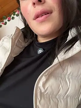 Mia salinass online show from 11/12/25, 12:42